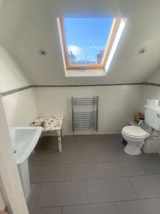 Cosy Attic Flat With Views * Londra
